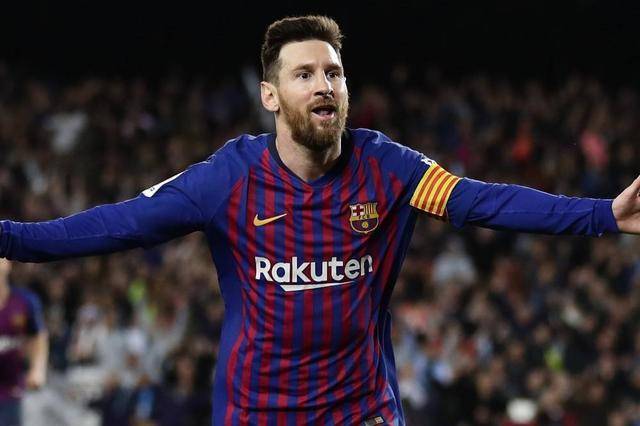 梅西回归赛场，战术调整首场状态亮眼，雄鹿观众沸腾！